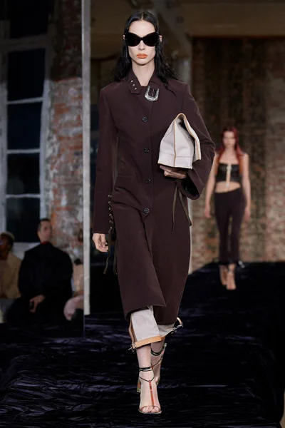 Look 13